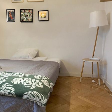 Slow Life Apartment next to Metro Station Varsavia Esterno foto