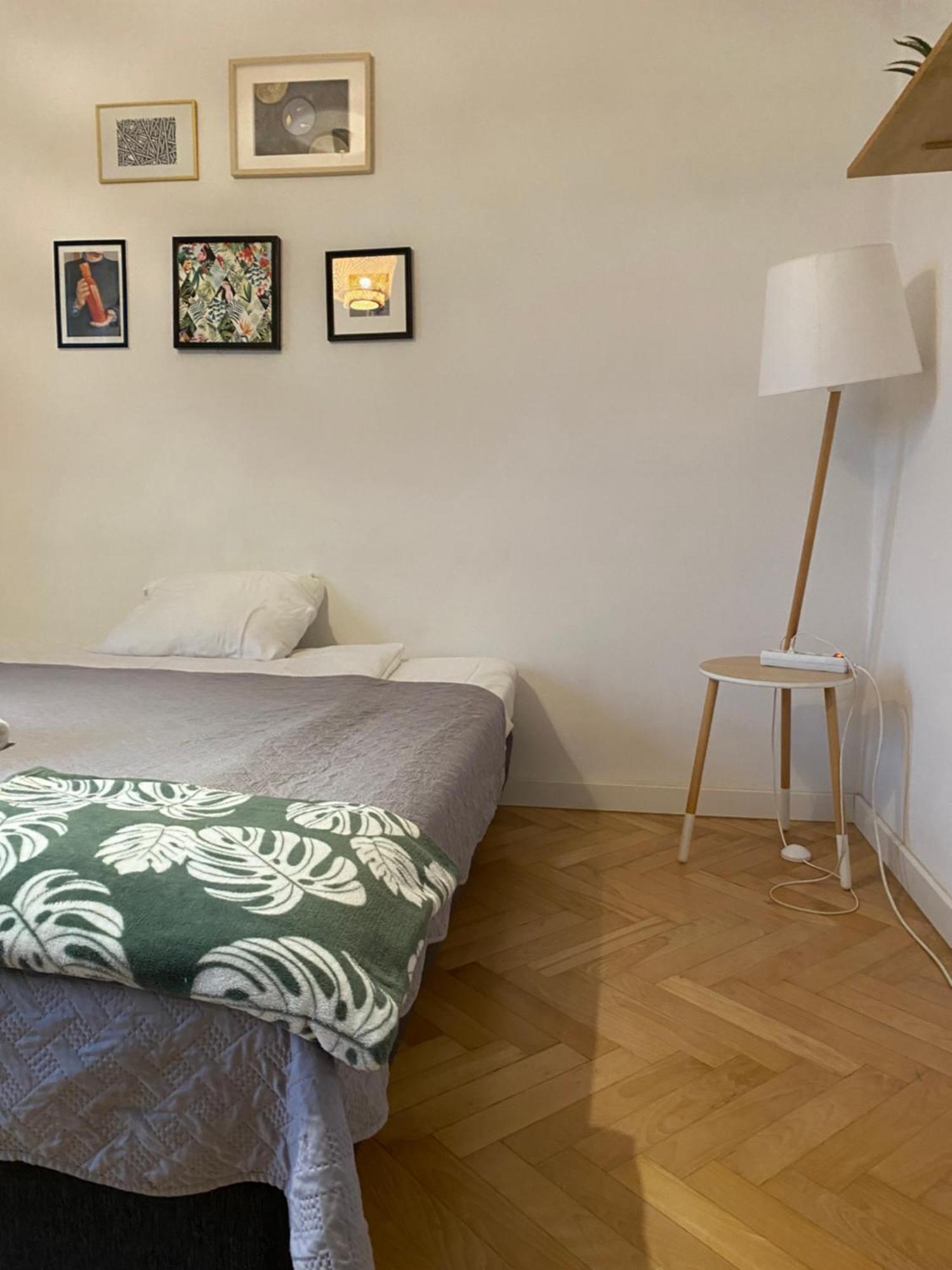 Slow Life Apartment next to Metro Station Varsavia Esterno foto
