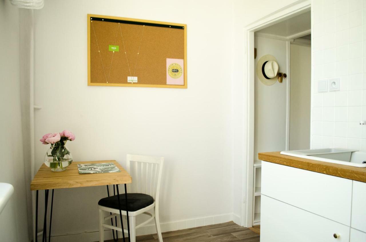 Slow Life Apartment next to Metro Station Varsavia Esterno foto