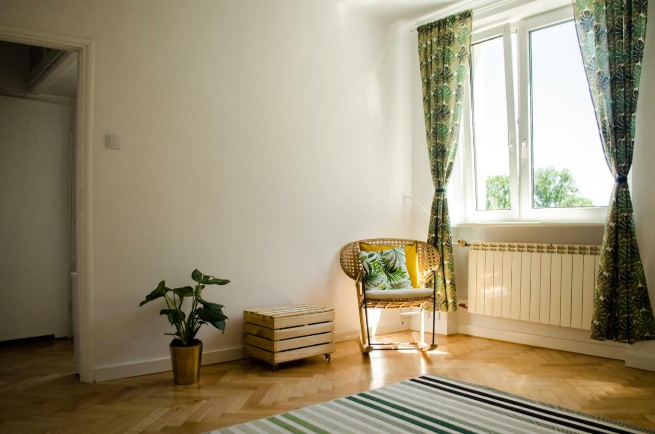 Slow Life Apartment next to Metro Station Varsavia Esterno foto